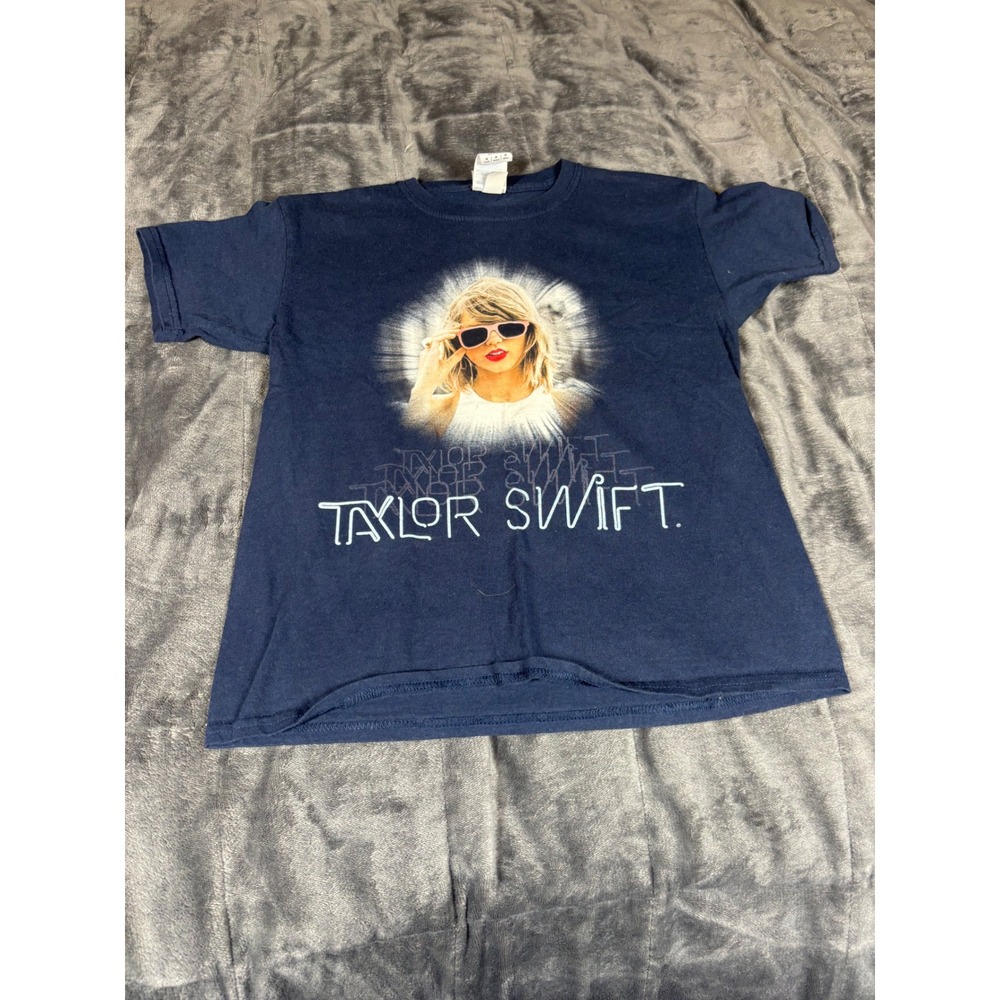Taylor Swift TShirt Gildan‎ Ultra Cotton Navy Blue Graphic Tee Medium